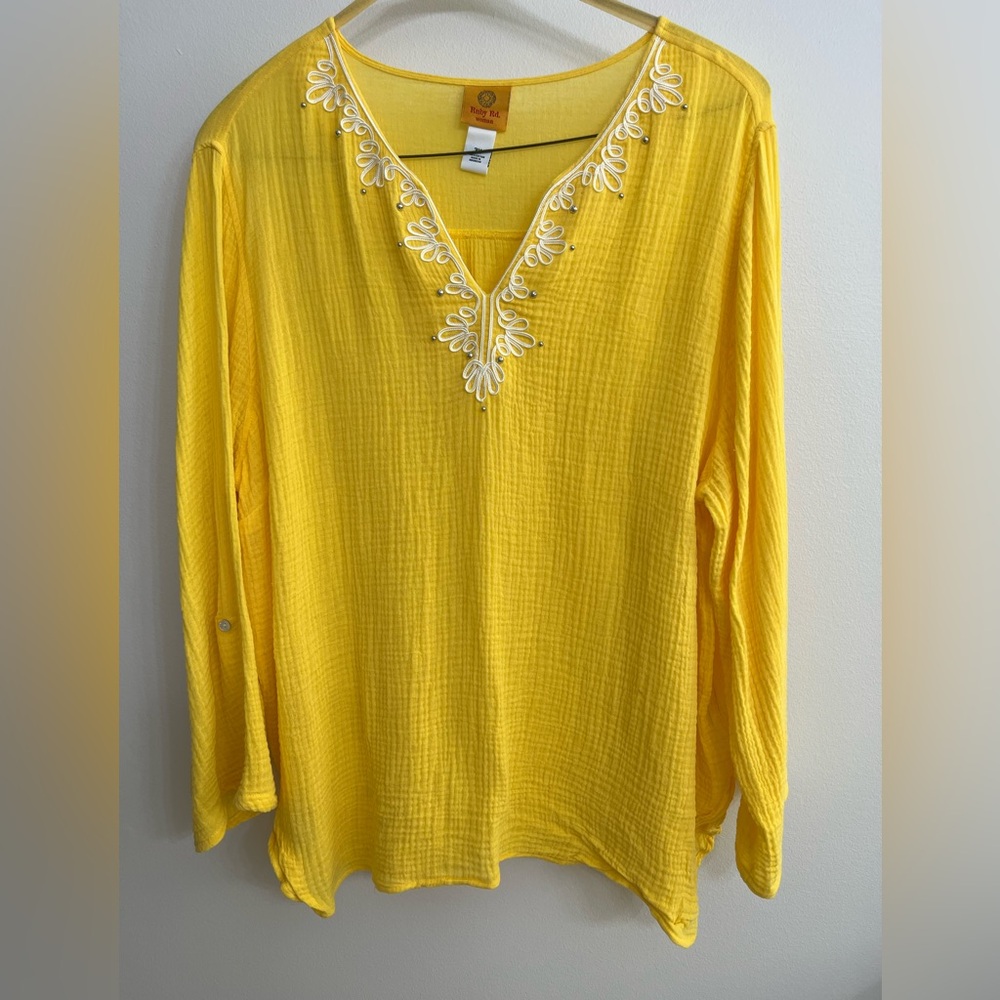 NWOT Ruby Rd. 3X Yellow Embroidered V-Neck Tunic with sparkling silver details.